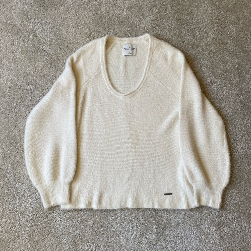 Abercrombie & Fitch Womens fuzzy sweater